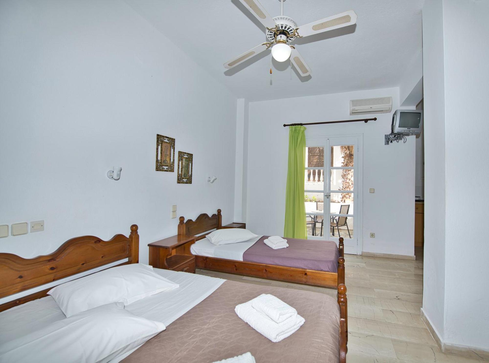 Ira Apartments Kamári Eksteriør bilde